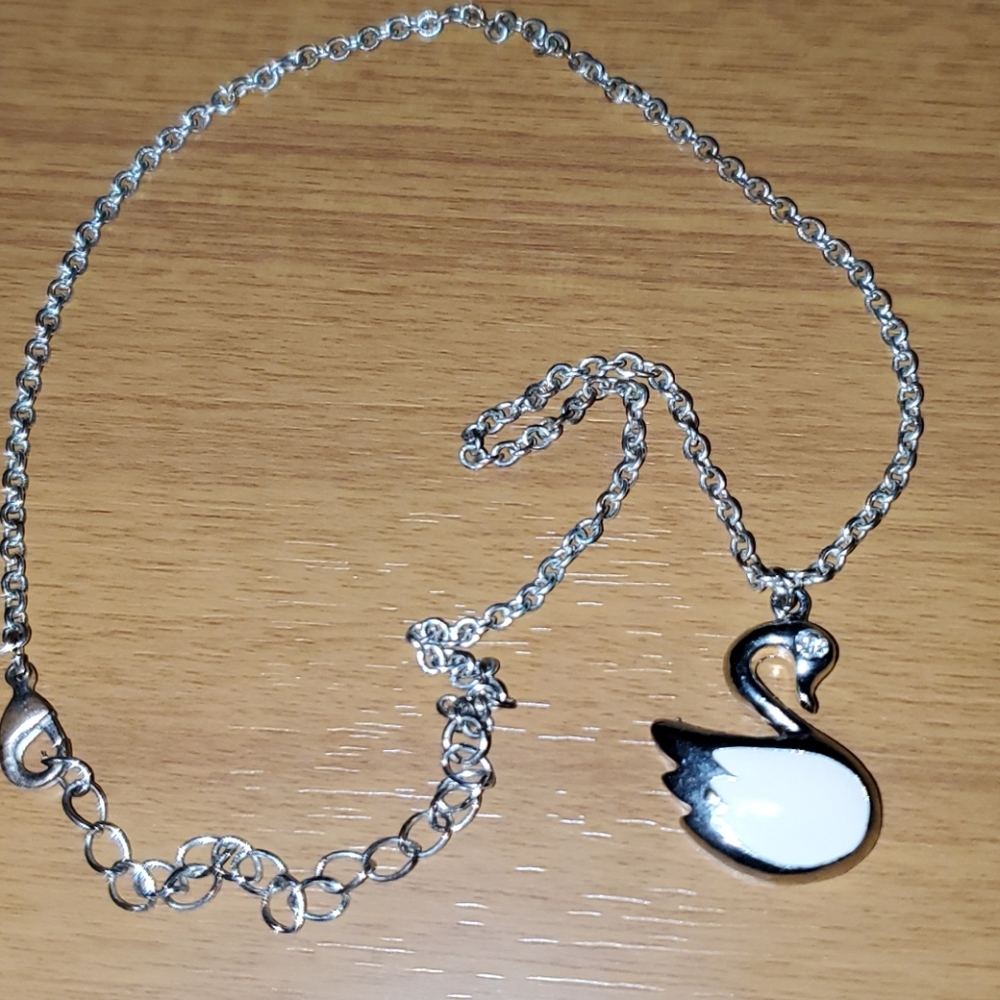 🦢Swan Necklace🦢